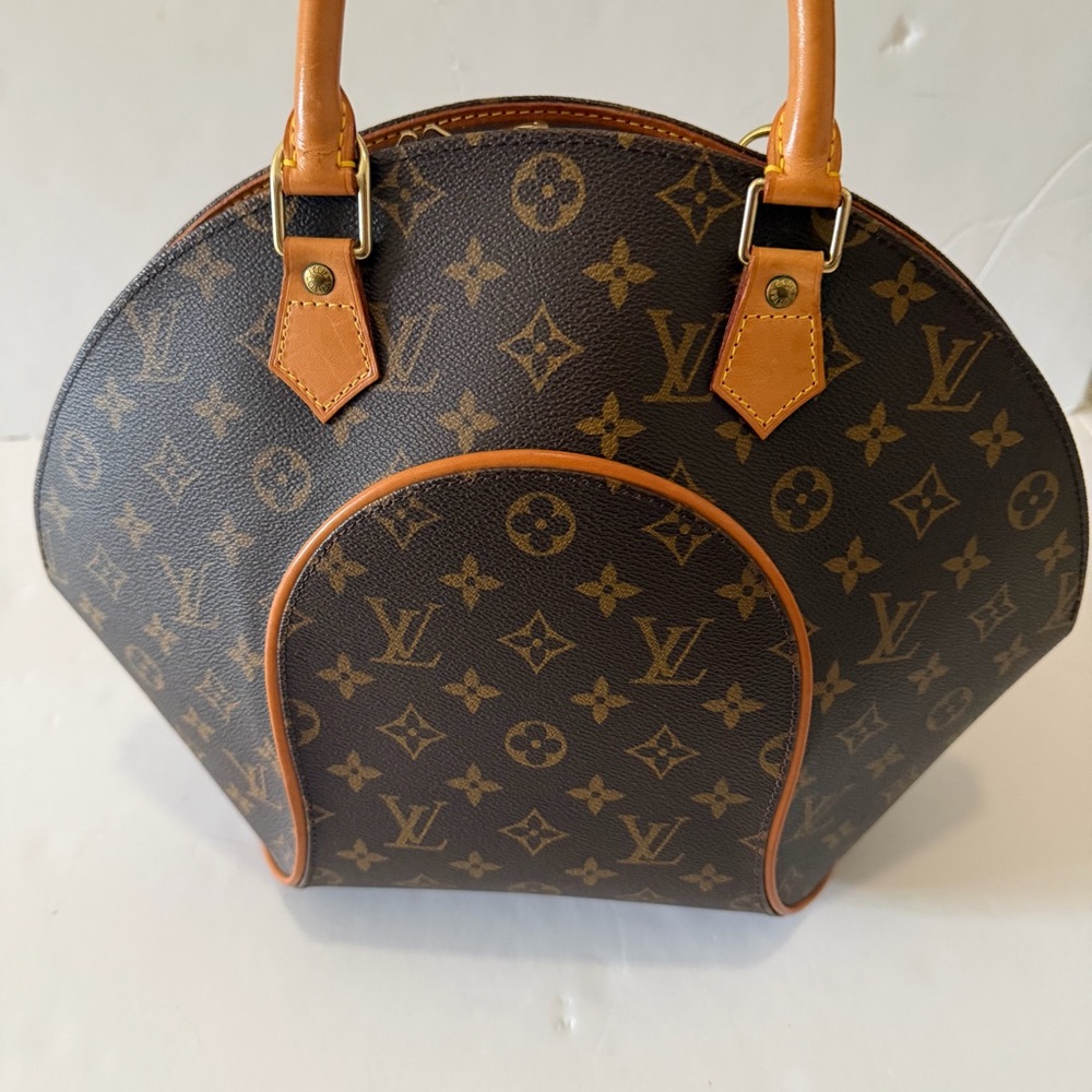 Louis Vuitton Monogram Ellipse - Picture 6 of 16
